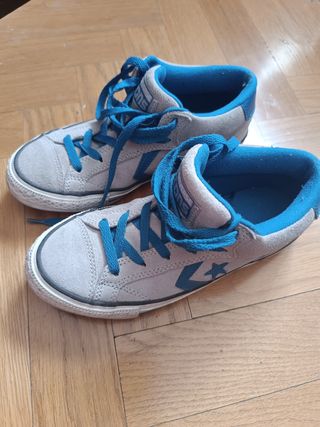 Zapatillas Converse grises y azules