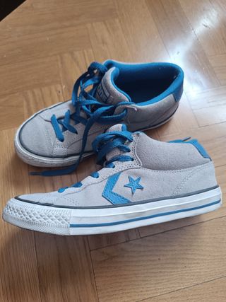 Zapatillas Converse grises y azules