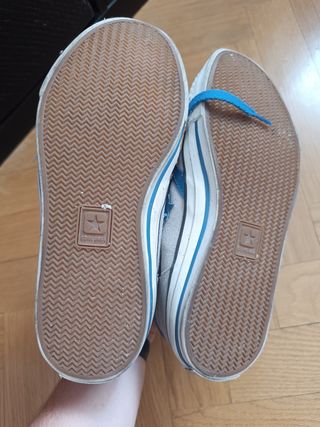 Zapatillas Converse grises y azules