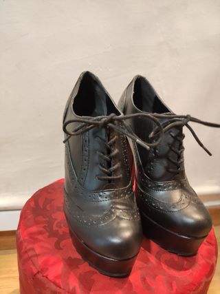 Zapatos negros tacón cordones talla 38