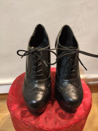 Zapatos negros tacón cordones talla 38
