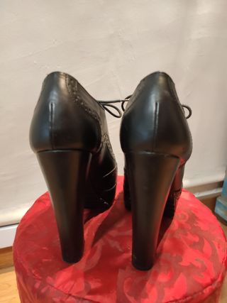 Zapatos negros tacón cordones talla 38