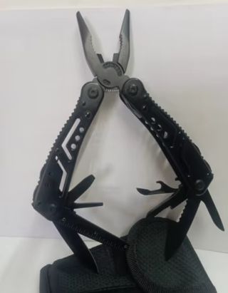 Navaja Suiza , multiherramienta, camping, campo.