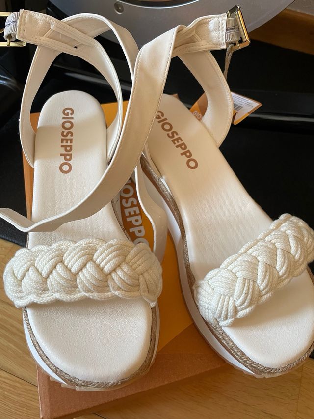 Sandalias Gioseppo blancas plataforma 39