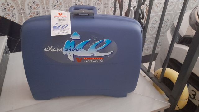 Maleta Roncato azul rígida