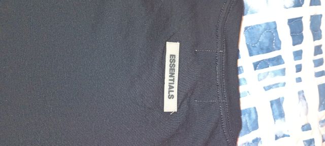 Camiseta Essentials Fear of God negra