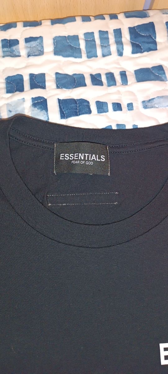 Camiseta Essentials Fear of God negra