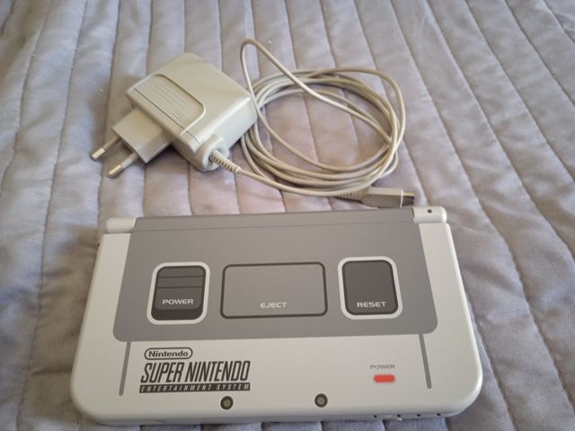 Nintendo 3DS XL edición NES
