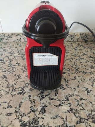 Cafetera Nespresso roja