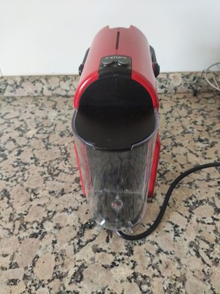 Cafetera Nespresso roja