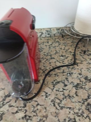 Cafetera Nespresso roja