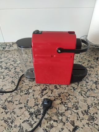 Cafetera Nespresso roja