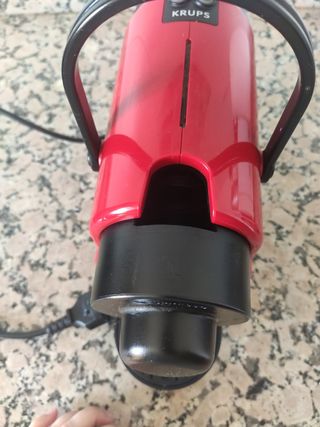 Cafetera Nespresso roja