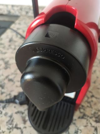 Cafetera Nespresso roja