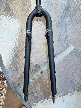 Horquilla bici Darkrock-CM5.
GANGA NUEVA.