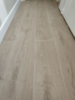 Suelo Gres porcelánico imitación madera
