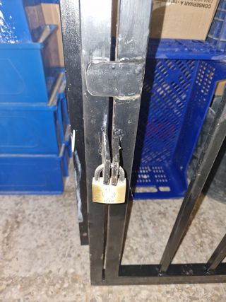 Reja metálica abatible 