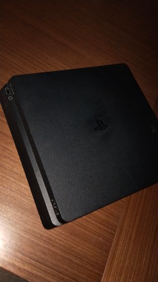 PS4 Slim (PlayStation 4) negra