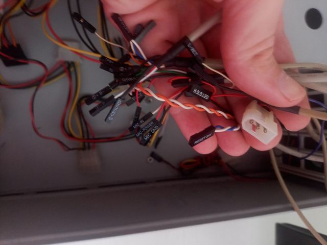 Torre PC plata - metálica