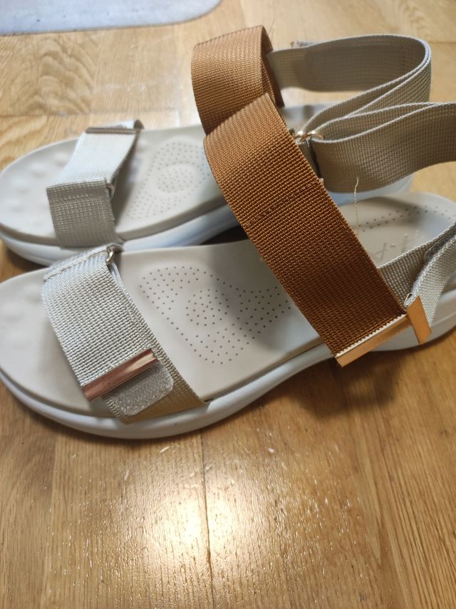 Sandalias mujer velcro beige marrón