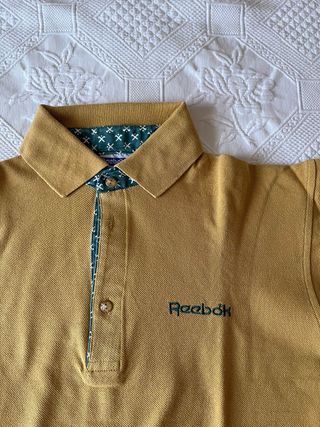 Polo Reebok color mostaza talla M