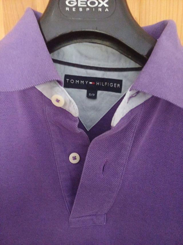 Polo Tommy Hilfiger morado talla S