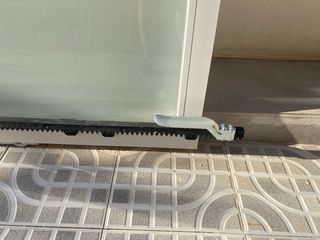 Puerta de garaje  
Corredera cristal 3 hojas