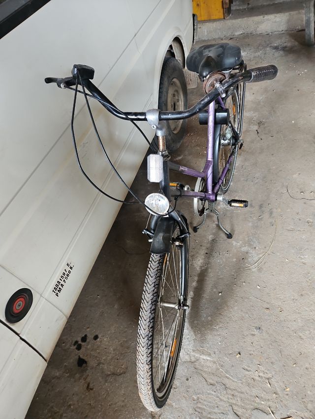 Bicicleta mujer, vintage, ruedas buen estado