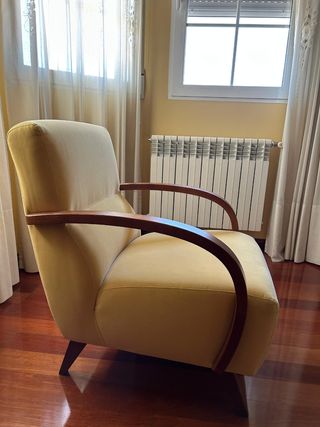 Butaca beige de madera