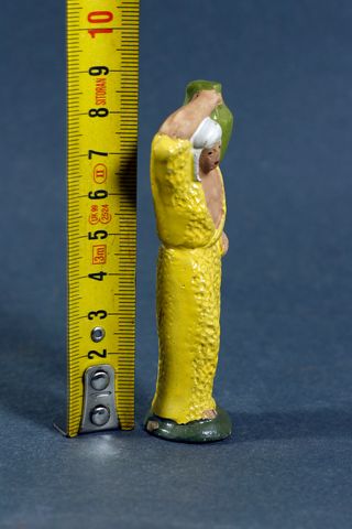 FIGURA DE AGUADOR EN BARRO, PARA BELÉN. 8,5 CM.