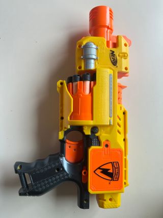 Nerf Barricade RV-10 Electr. + 10 dardos + 3 pilas