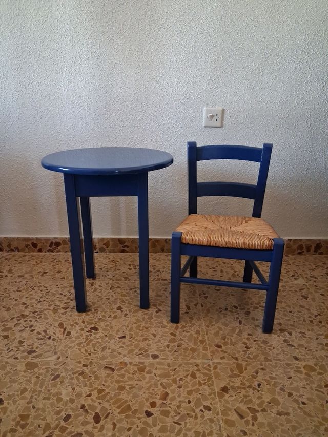 Mesa y silla niño -madera maciza-