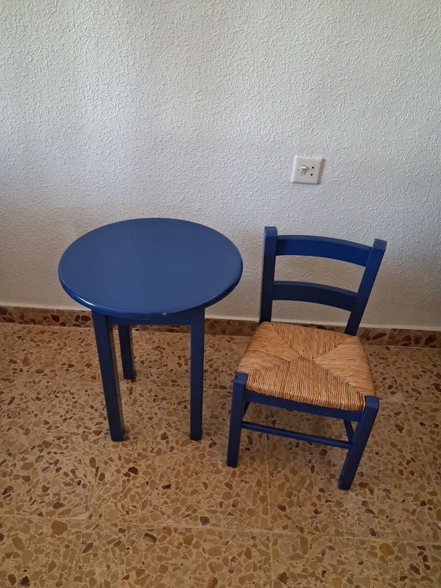Mesa y silla niño -madera maciza-