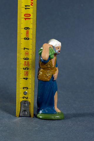 FIGURA DE ADORADOR EN BARRO, PARA BELÉN. 8 CM.