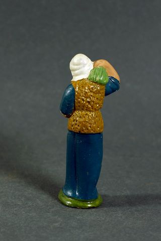 FIGURA DE ADORADOR EN BARRO, PARA BELÉN. 8 CM.