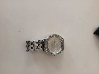 Reloj Guess plateado