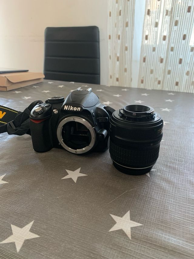 Cámara Nikon D3100 + 18-55mm