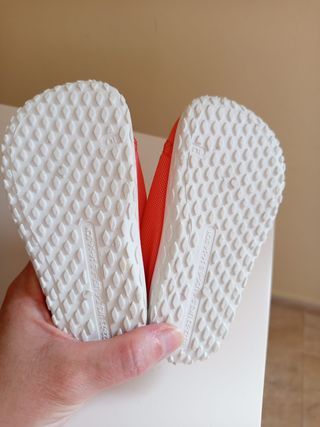 Escarpines Nabaji bebé coral talla 22-23