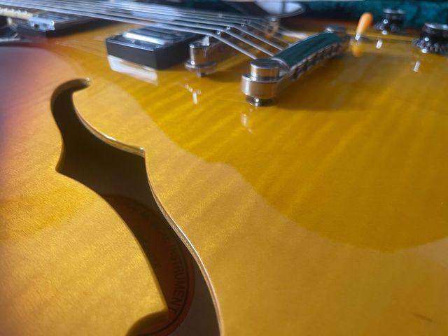 Tokai ES-162: Guitarra eléctrica 335