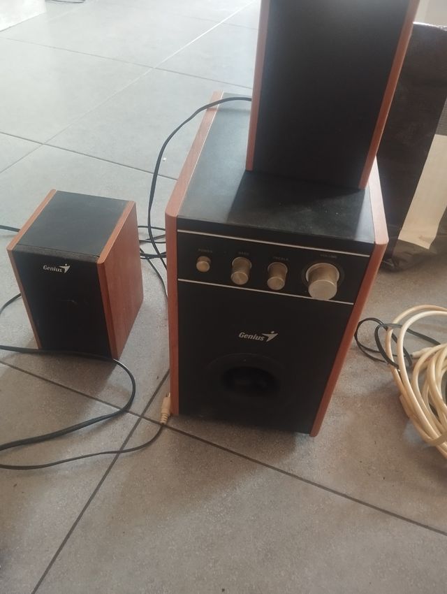 Altavoces Genius 2.1