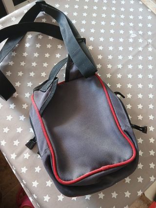 Bolso Converse pequeño gris y rojo