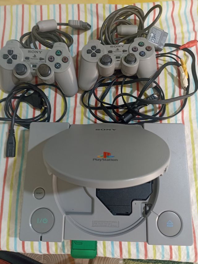 PlayStation 1 Gris - 2 mandos