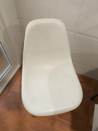 2 Sillas estilo nórdico blanco-madera.
