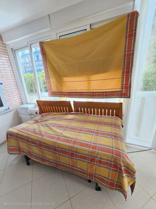 2 camas completas + mesita noche+ colchas+ estor