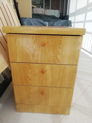 2 camas completas + mesita noche+ colchas+ estor