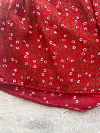 2 Shorts ZARA flores negro y rojo Talla S nuevo