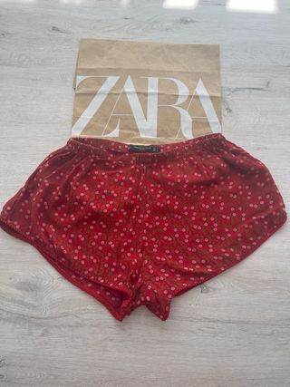 2 Shorts ZARA flores negro y rojo Talla S nuevo