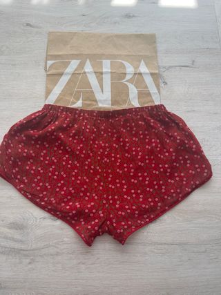 2 Shorts ZARA flores negro y rojo Talla S nuevo