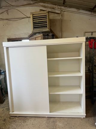 Armadio bianco scorrevole in legno