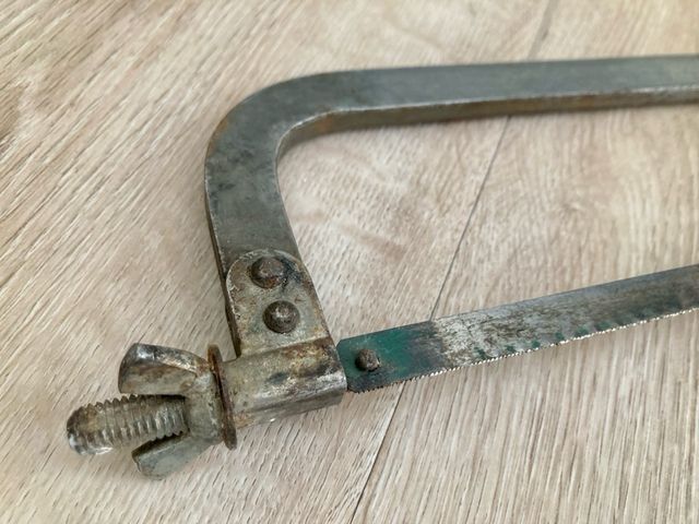 Sierra de metales antigua